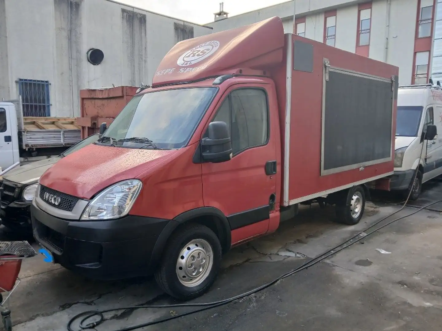 Iveco Daily autonegozio stred food Červená - 1