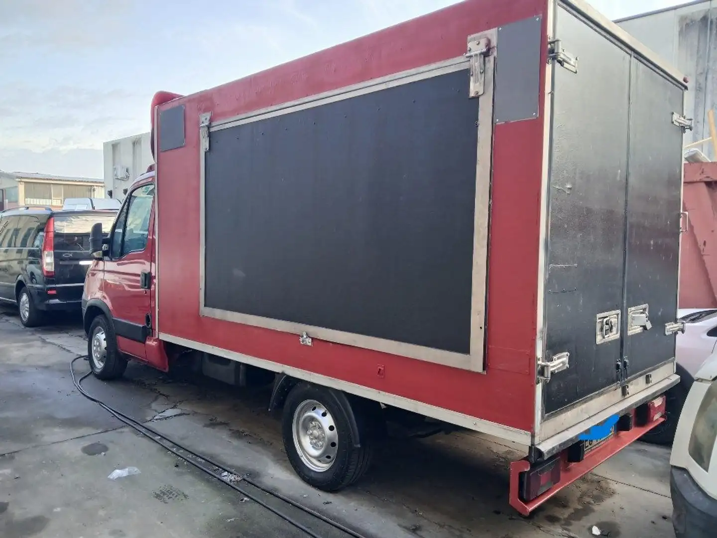 Iveco Daily autonegozio stred food Červená - 2