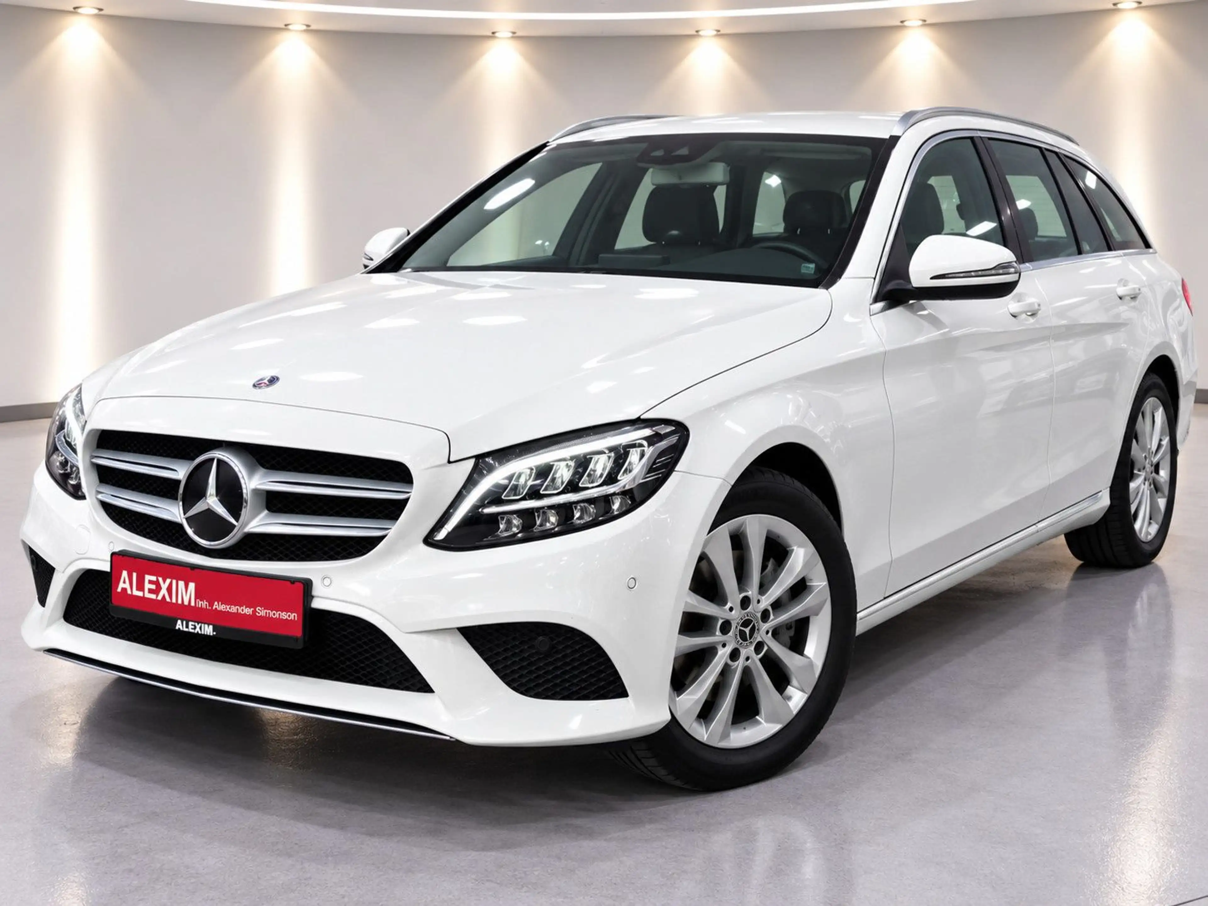 Mercedes-Benz C 180 T Avantgarde/Carplay/LED/Kamera/Teilleder — photo 4