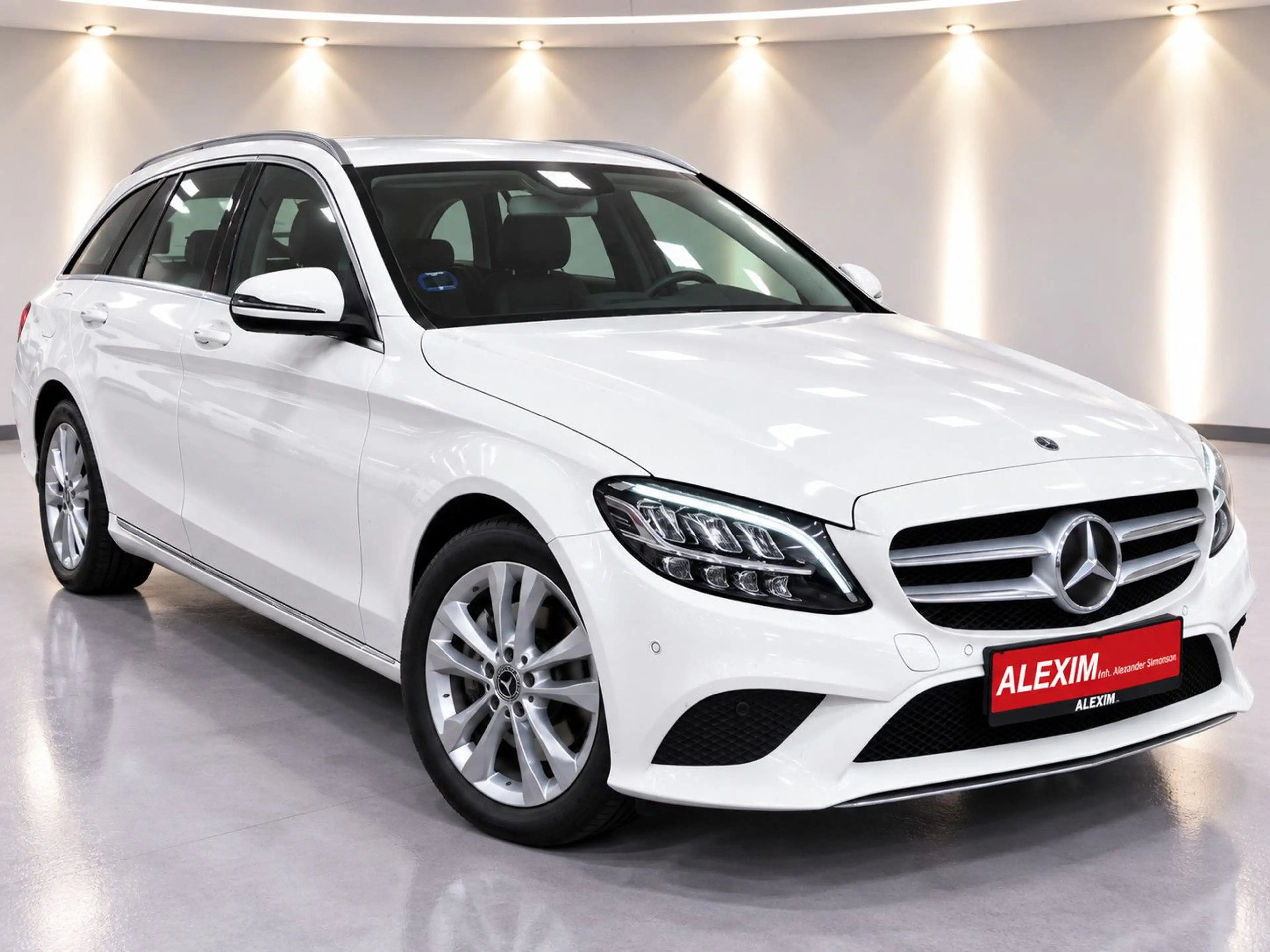 Mercedes-Benz C 180 T Avantgarde/Carplay/LED/Kamera/Teilleder — photo 2