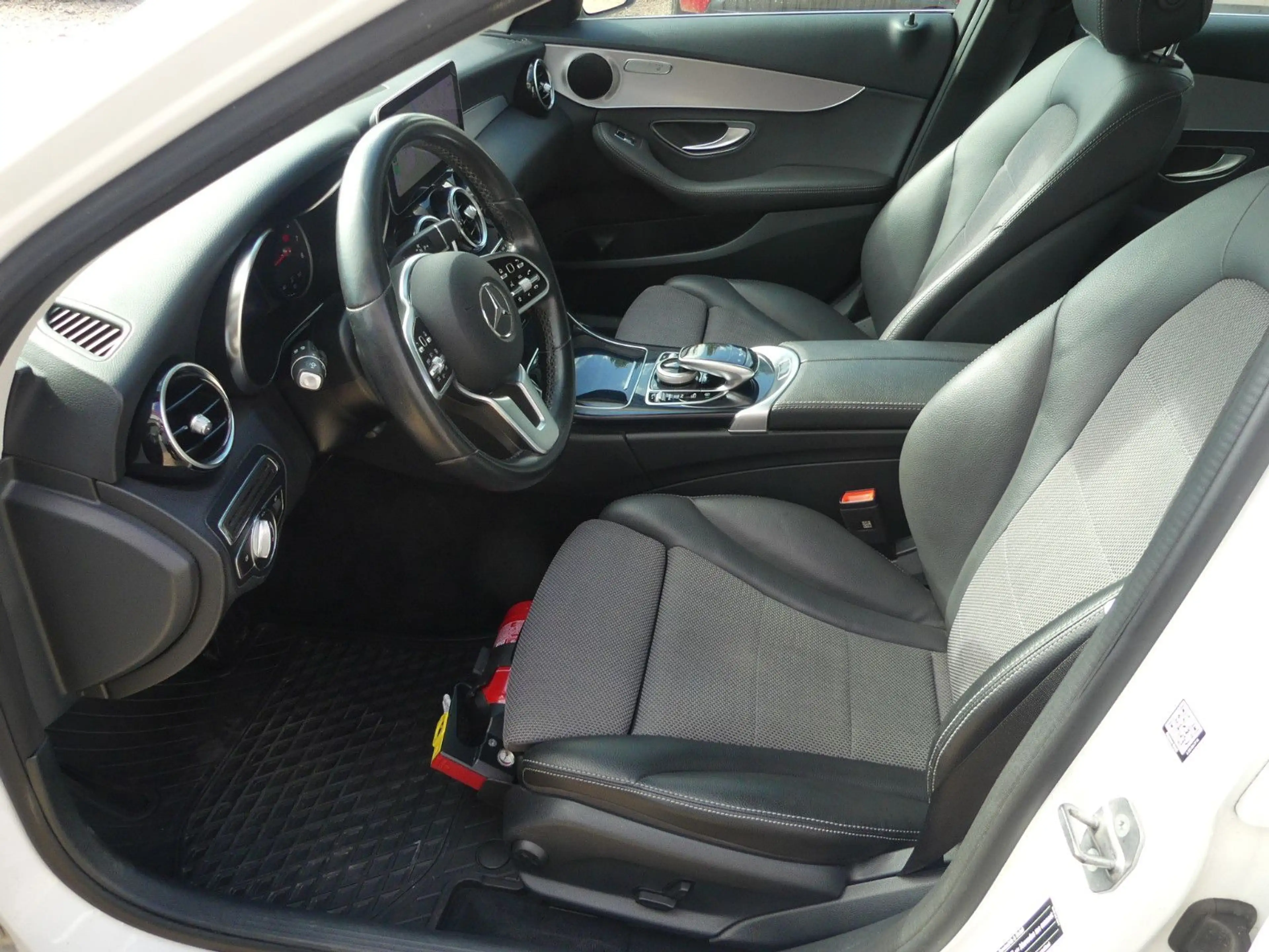 Mercedes-Benz C 180 T Avantgarde/Carplay/LED/Kamera/Teilleder — photo 10