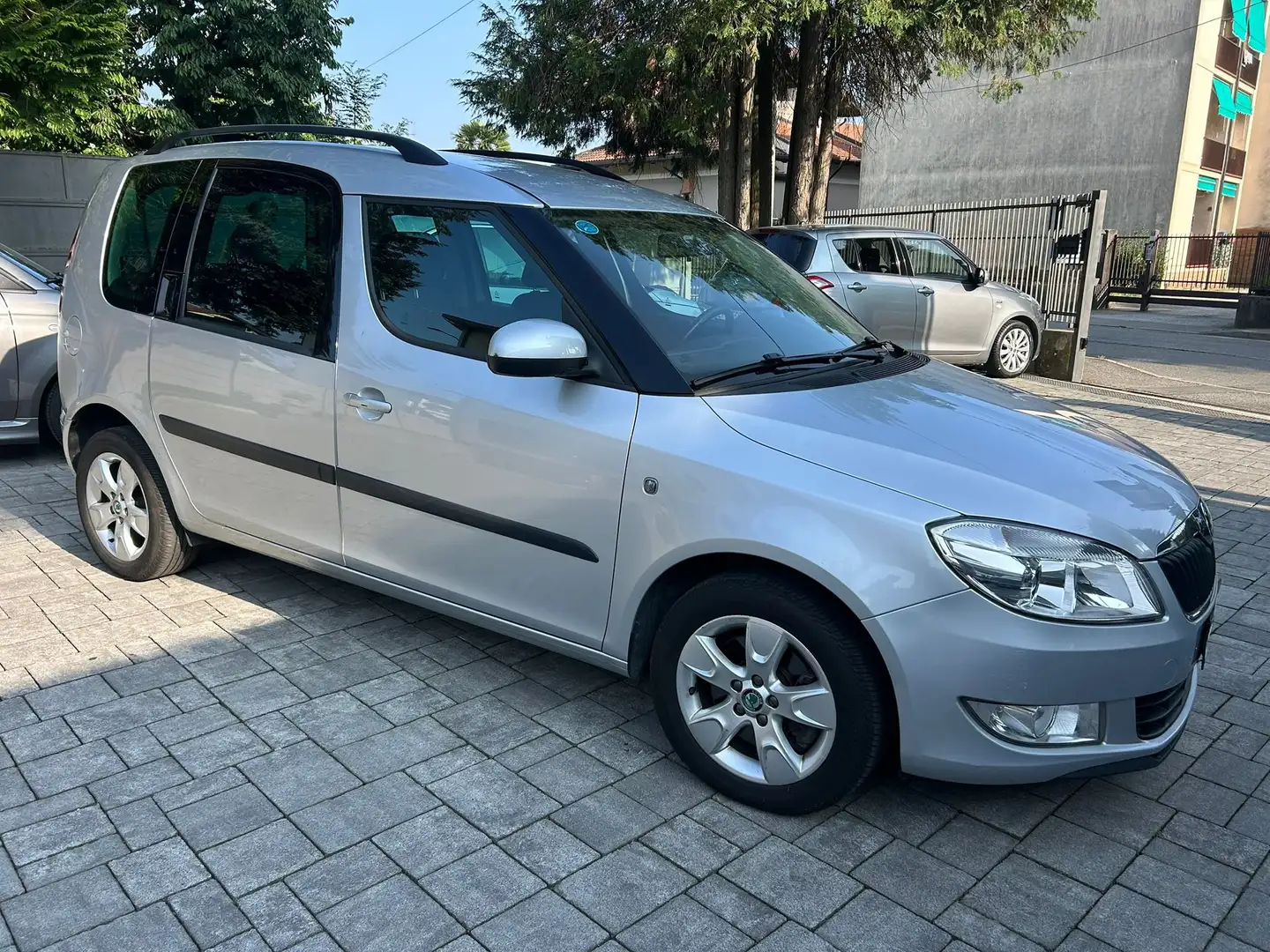 Skoda Roomster Roomster 1.6 tdi cr TAGLIANDATA CON FATTURE Grigio - 2