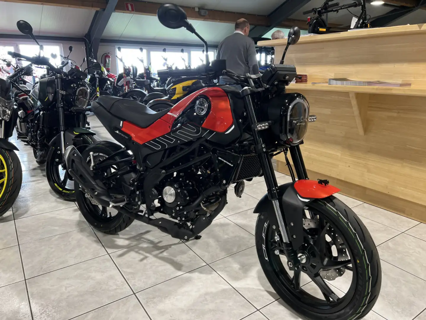 Benelli Leoncino 125 Rouge - 2