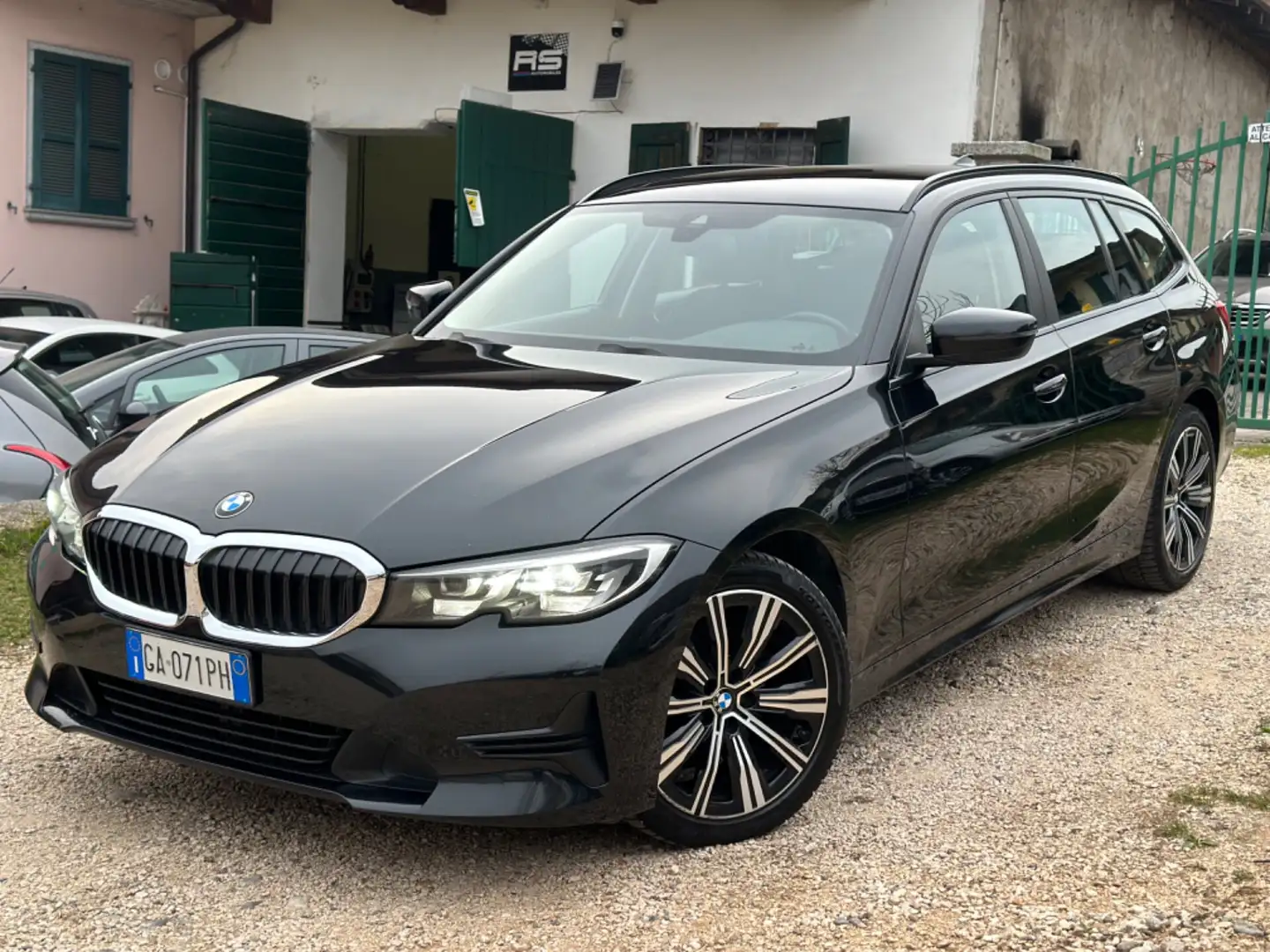 BMW 320 320d xDrive Touring Business Advantage Nero - 1