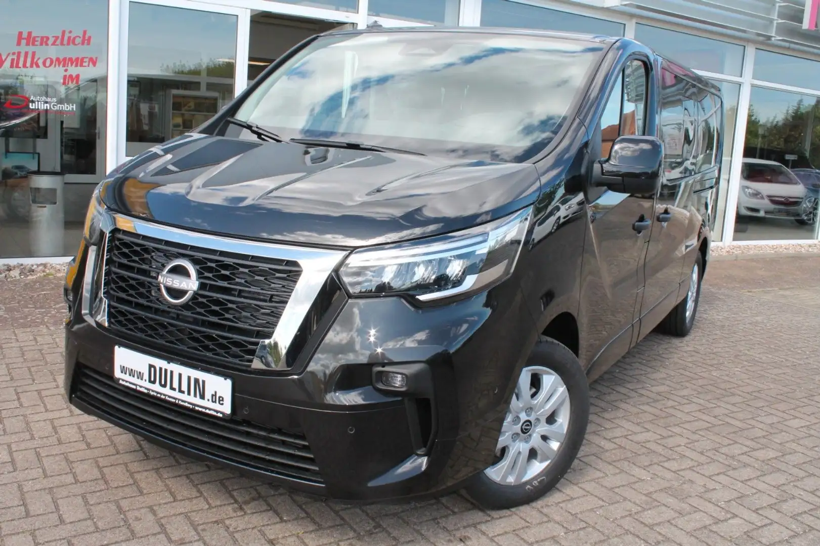Nissan Primastar L2H1 Tekna 9-Sitzer ZF Automatik-9Gang Schwarz - 2