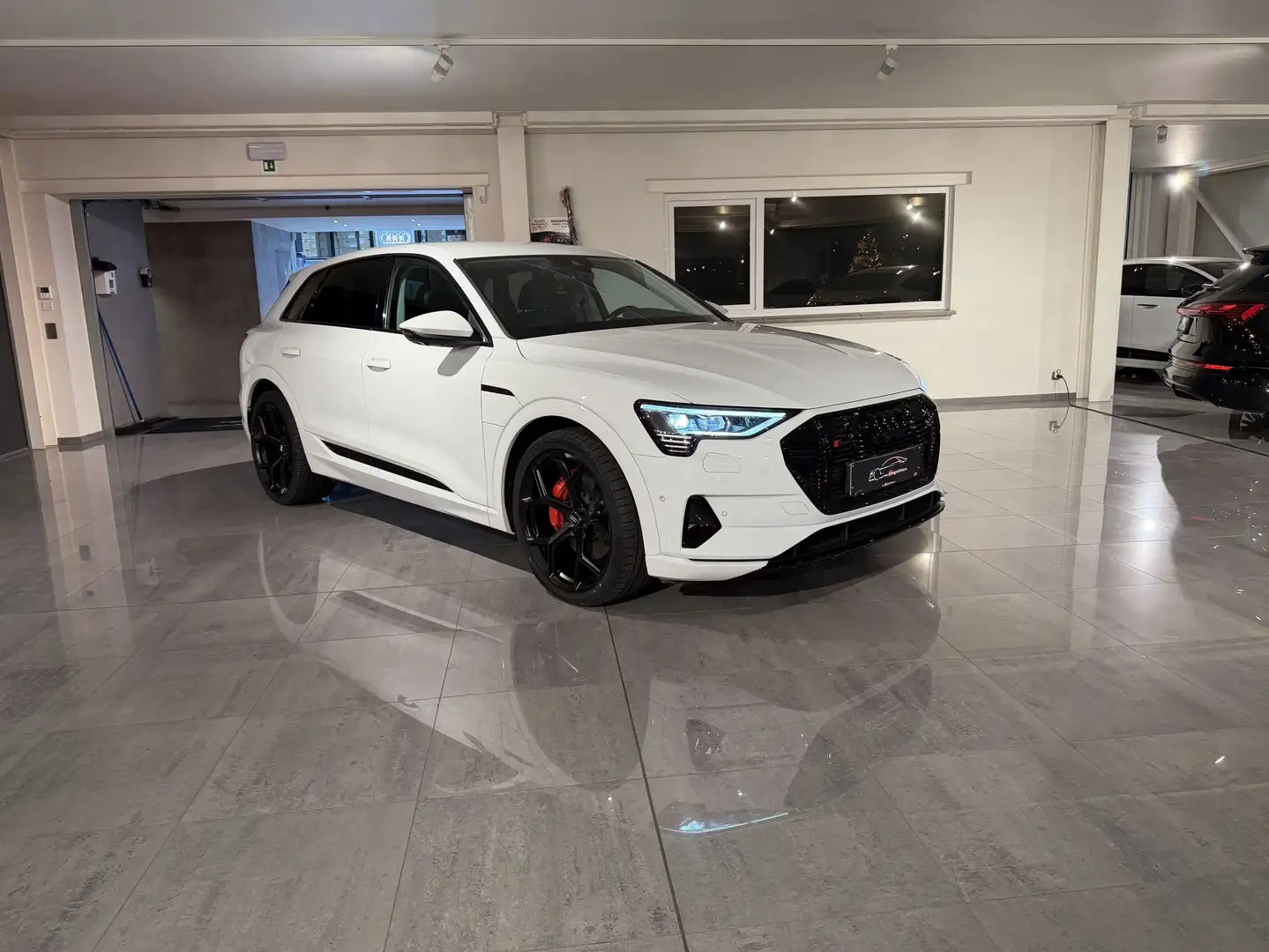 Audi Q8 e-tron QUATTRO 313PK * 360° CAM * LEDER * BLACK PACK * Белый - 1