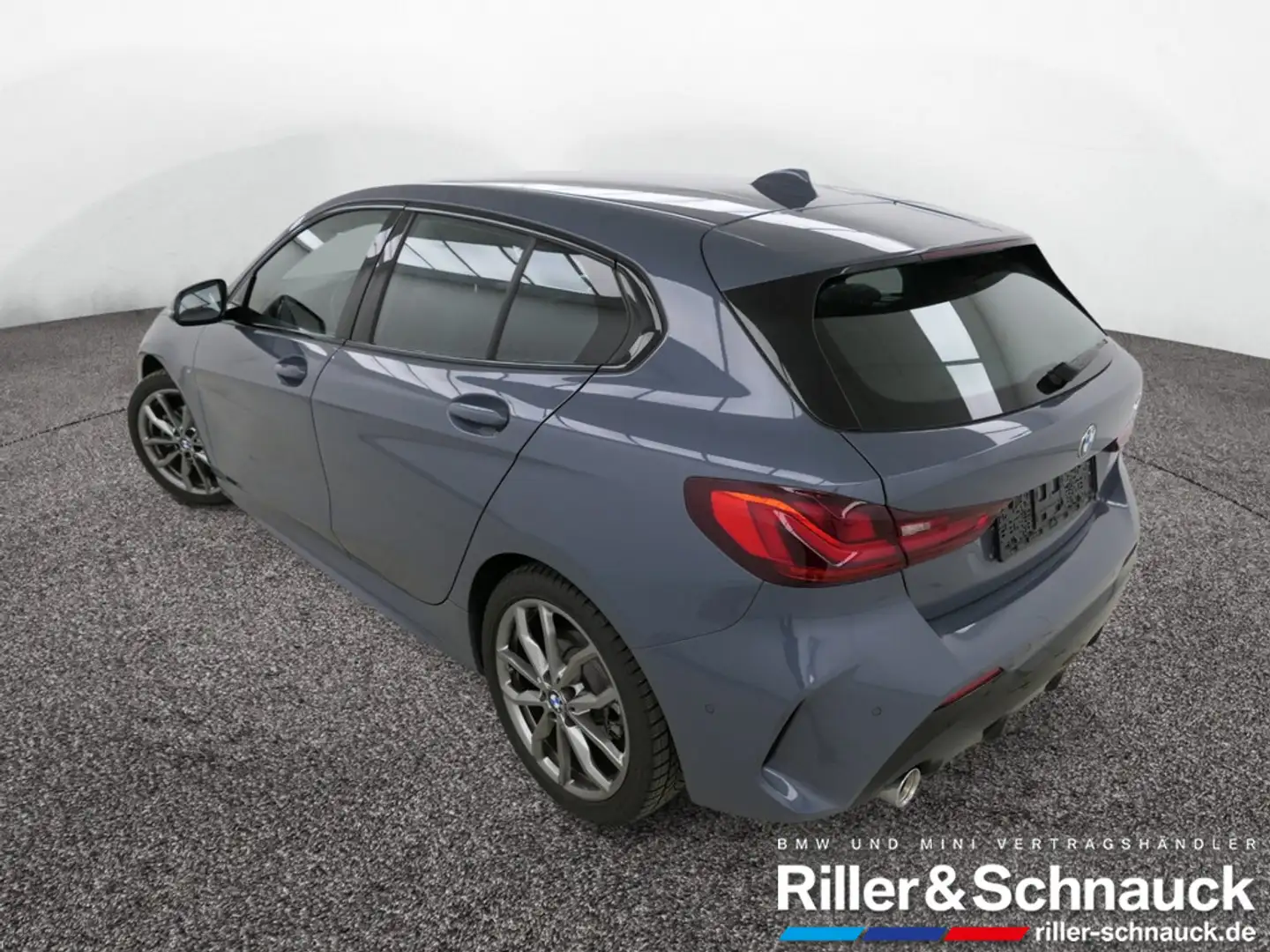 BMW 118 i M Sport LED+NAVI+KAM+SHZG Grau - 2