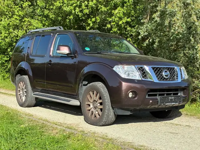 Nissan Pathfinder 2.5l dci LE Xenon Keyless-Go Tüv=Neu!