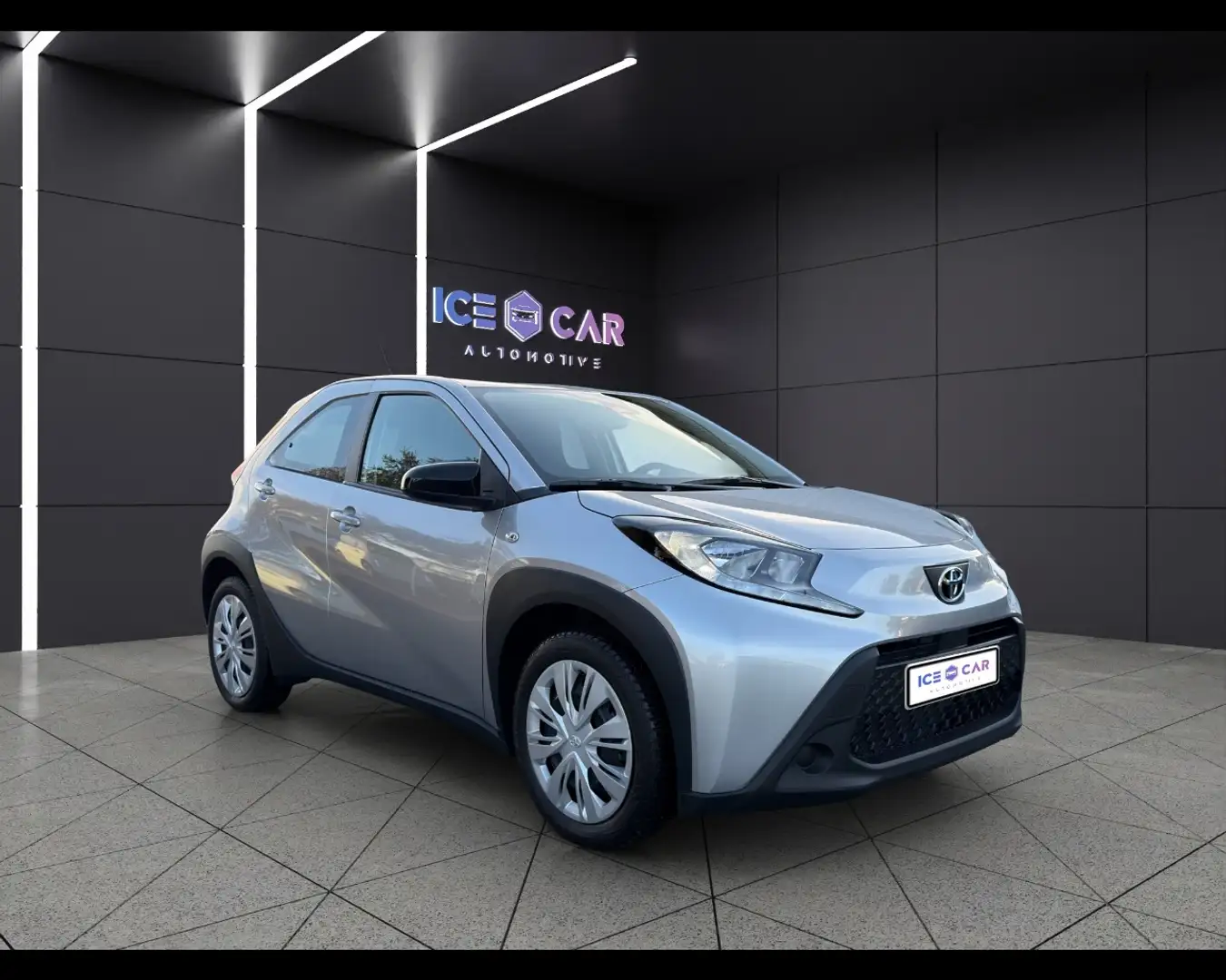 Toyota Aygo X - Aygo X 1.0 VVT-i 72 CV 5 porte Lounge Zilver - 2