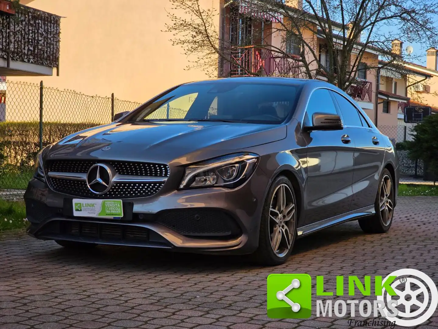 Mercedes-Benz CLA 180 Premium AMG Grigio - 1
