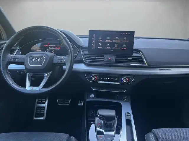 Audi Q5 view 8