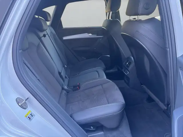 Audi Q5 view 12