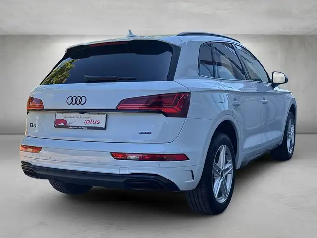 Audi Q5 view 3