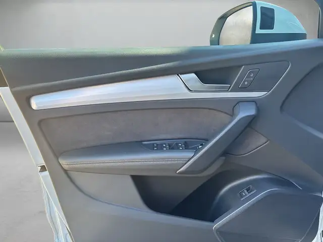 Audi Q5 view 6