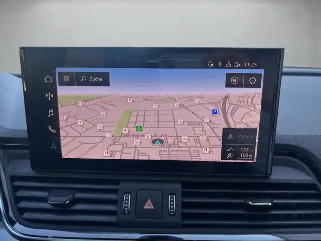 Audi Q5 view 10