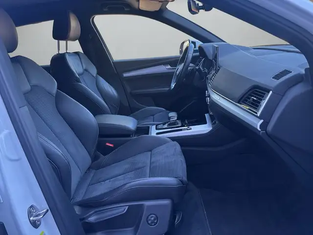 Audi Q5 view 13