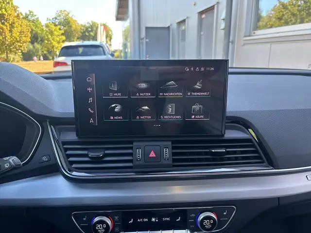 Audi Q5 view 11