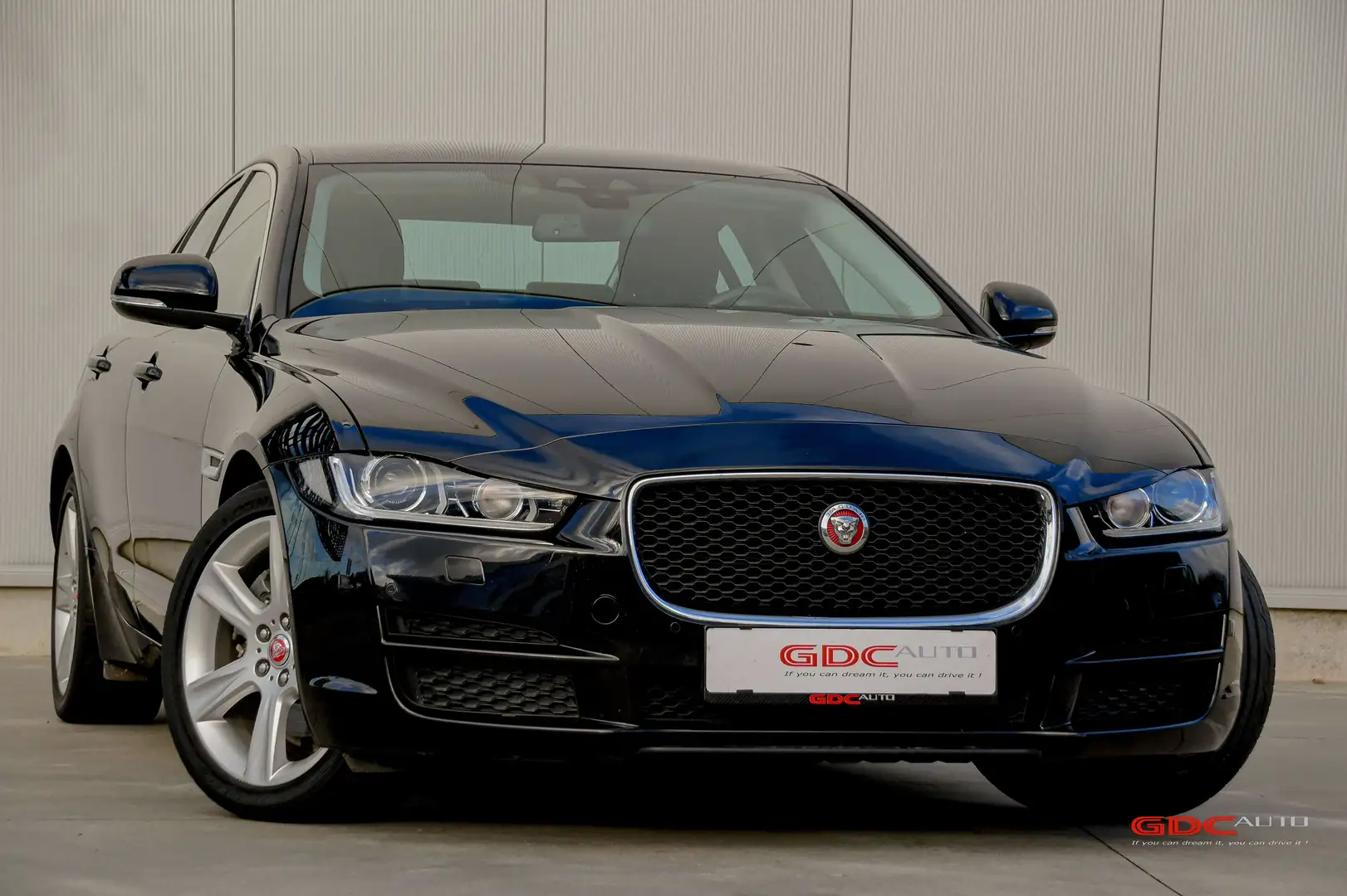 Jaguar XE 2.0 D Prestige Noir - 1