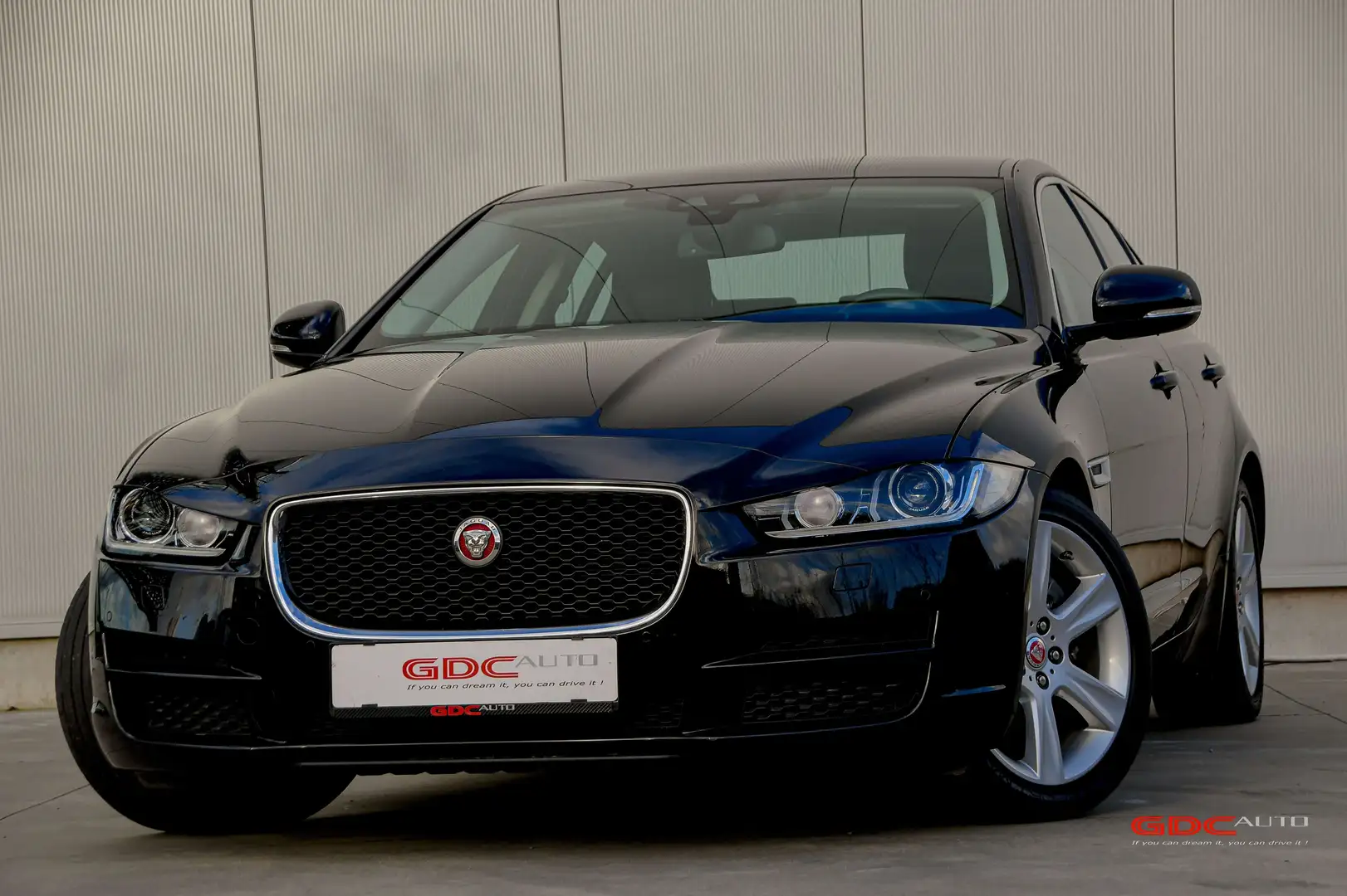 Jaguar XE 2.0 D Prestige Negro - 2