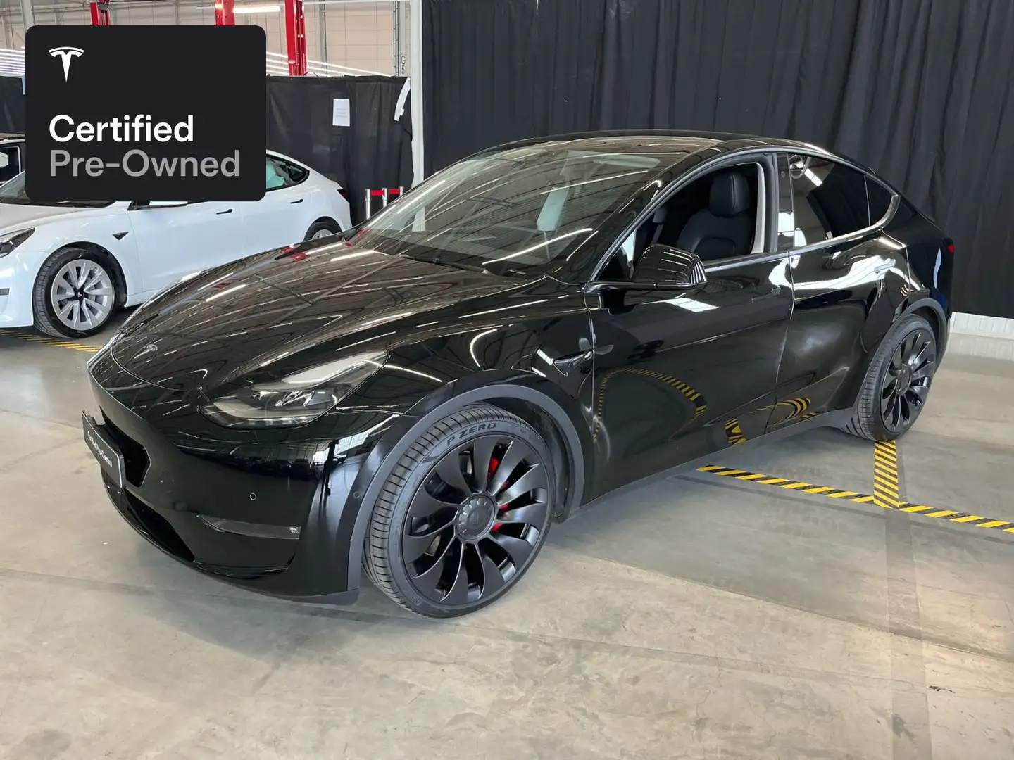 Tesla Model Y Performance “Certified Pre-Owned” Zwart - 1