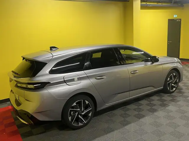 Peugeot 308 view 5