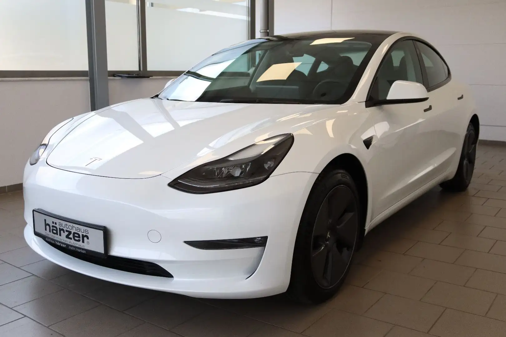 Tesla Model 3 Long Range Dual AWD*Wärmepumpe*Autopilot Weiß - 2