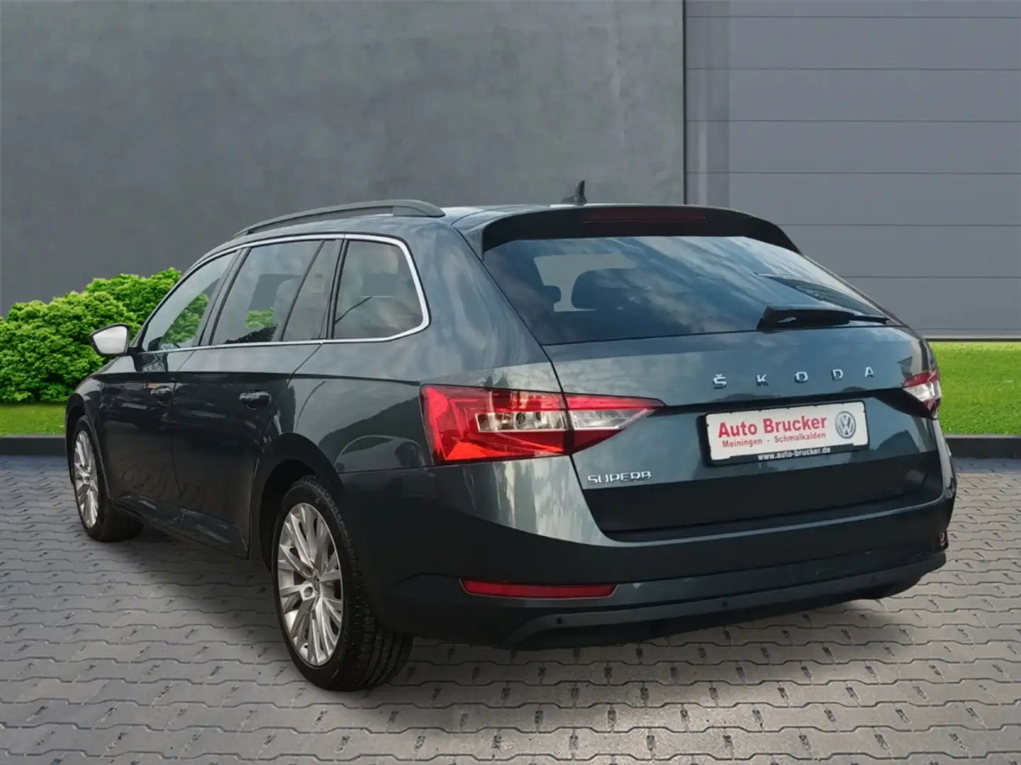 Skoda Superb Combi 2.0 TDI+Anhängerkupplung+Sprachsteuerung+Ber Grau - 2