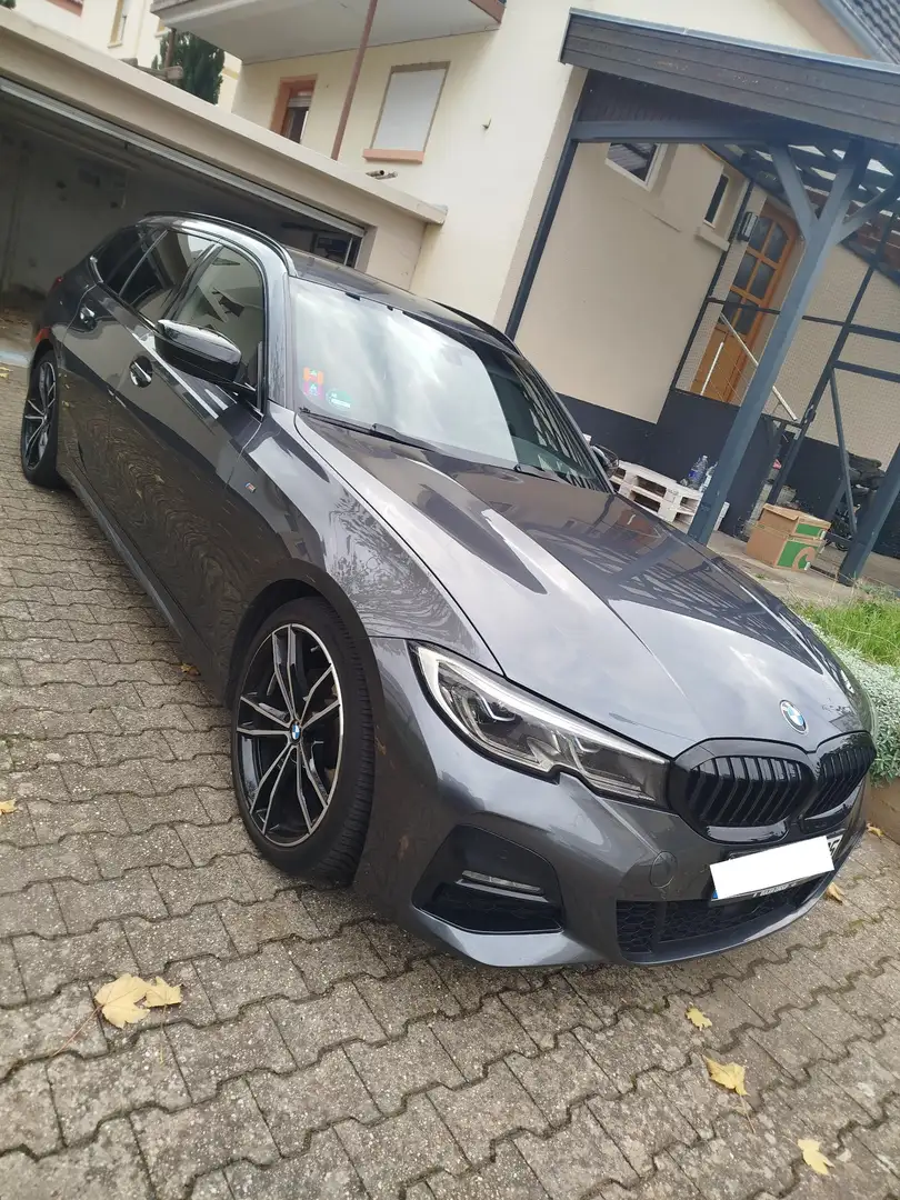 BMW 320 320 d M Sport Grau - 2