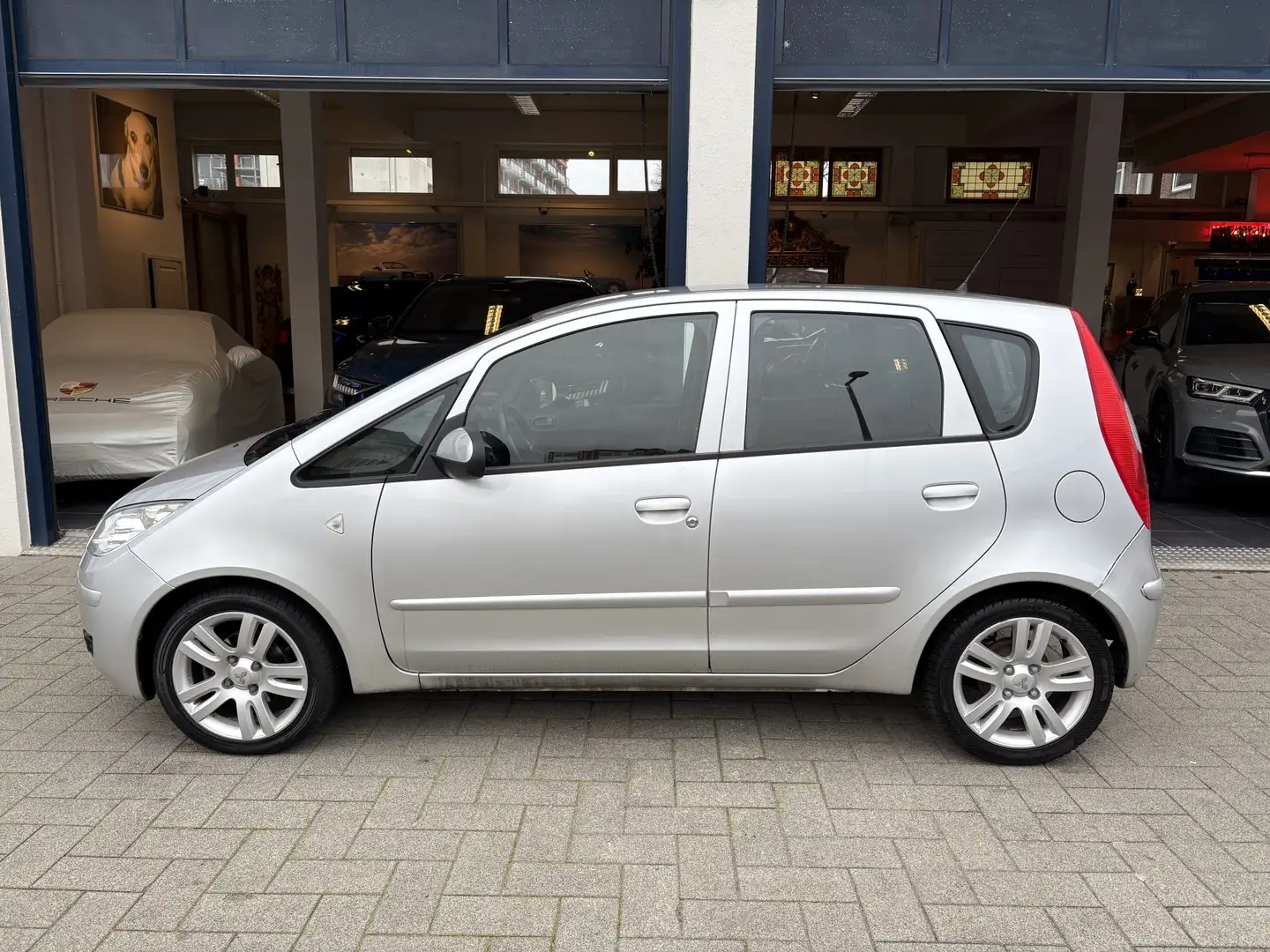 Mitsubishi Colt 1.3 Incharge+ AIRCO/LM VELGEN/NAP Grau - 2