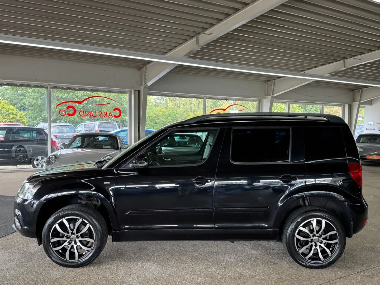 Skoda Yeti 1.4 TSI Drive 4x4 2Hand *SHZ*PDC*TEM*KLIMA* Schwarz - 2