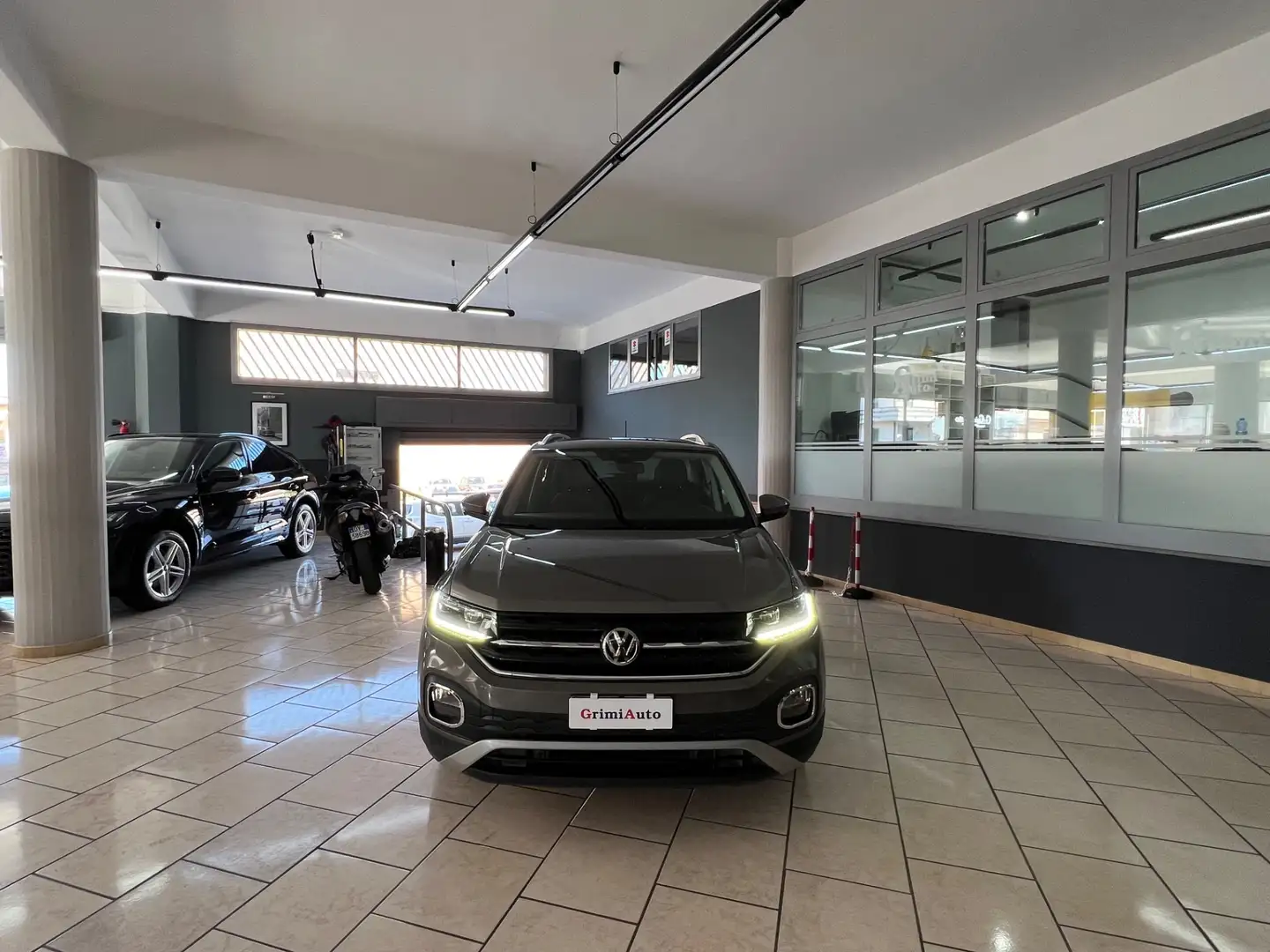 Volkswagen T-Cross 1.6 TDI DSG SCR Advanced BMT Gris - 2