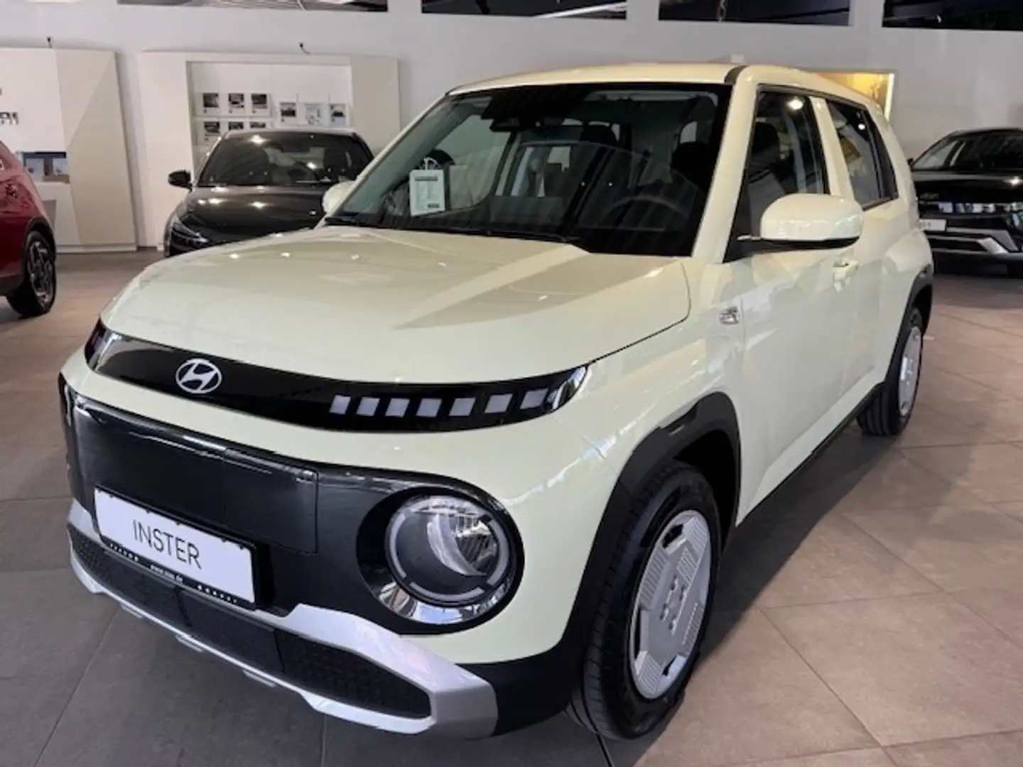 Hyundai Inster 42 kWh Select Inkl. Effizienz Paket Gelb - 2