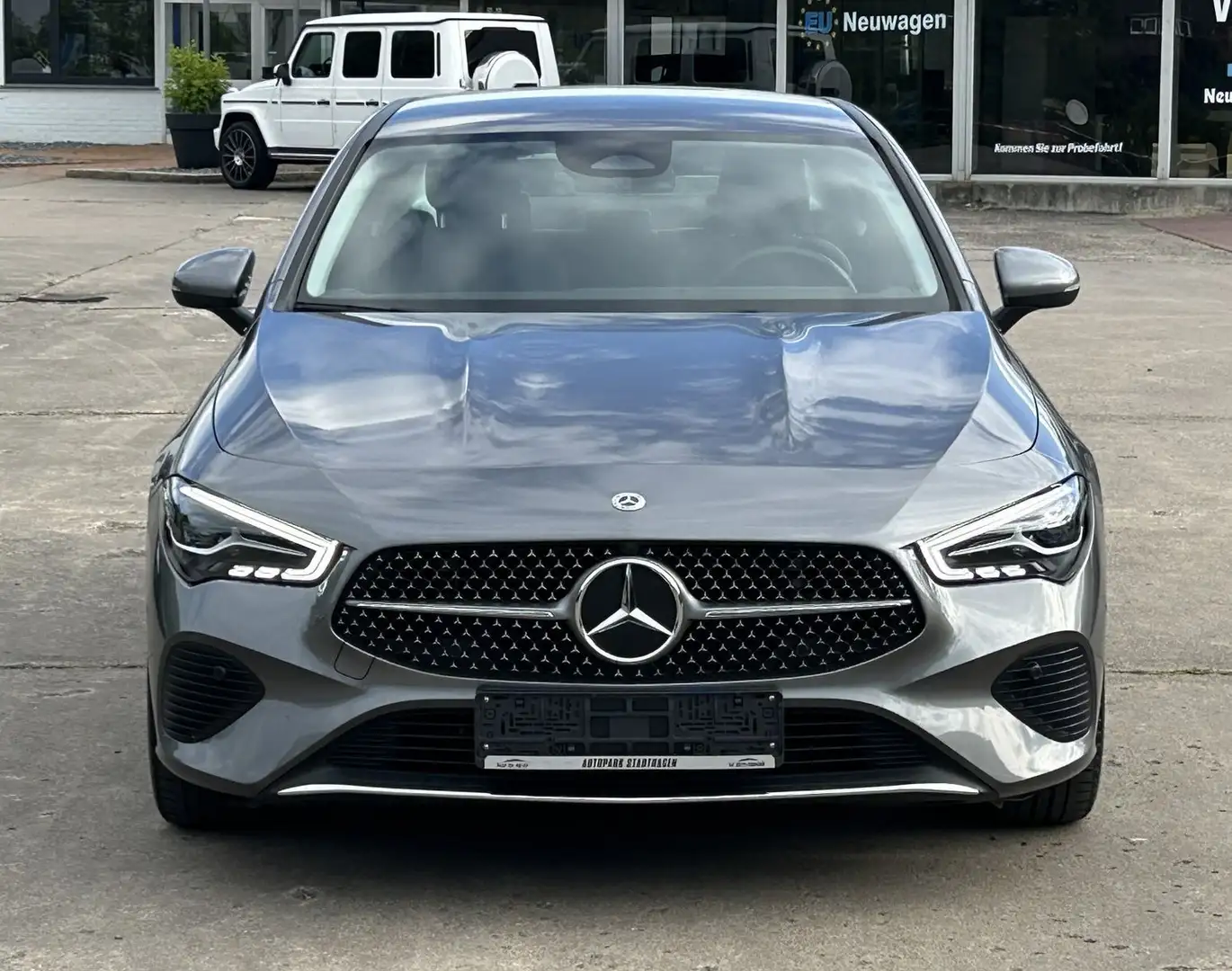 Mercedes-Benz CLA 180 CLA -Lim/1 Hand Progressive Line Advance Gris - 2