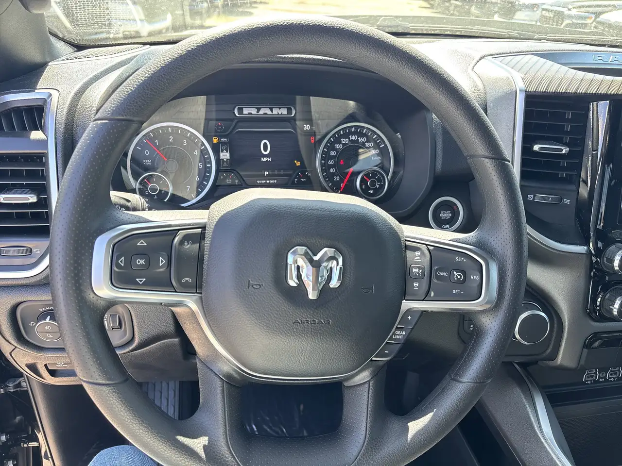 RAM 1500 снимка RAM 1500