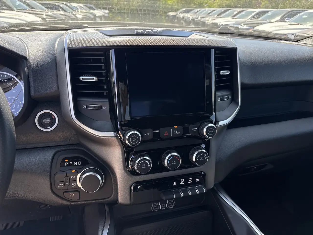 RAM 1500 снимка RAM 1500