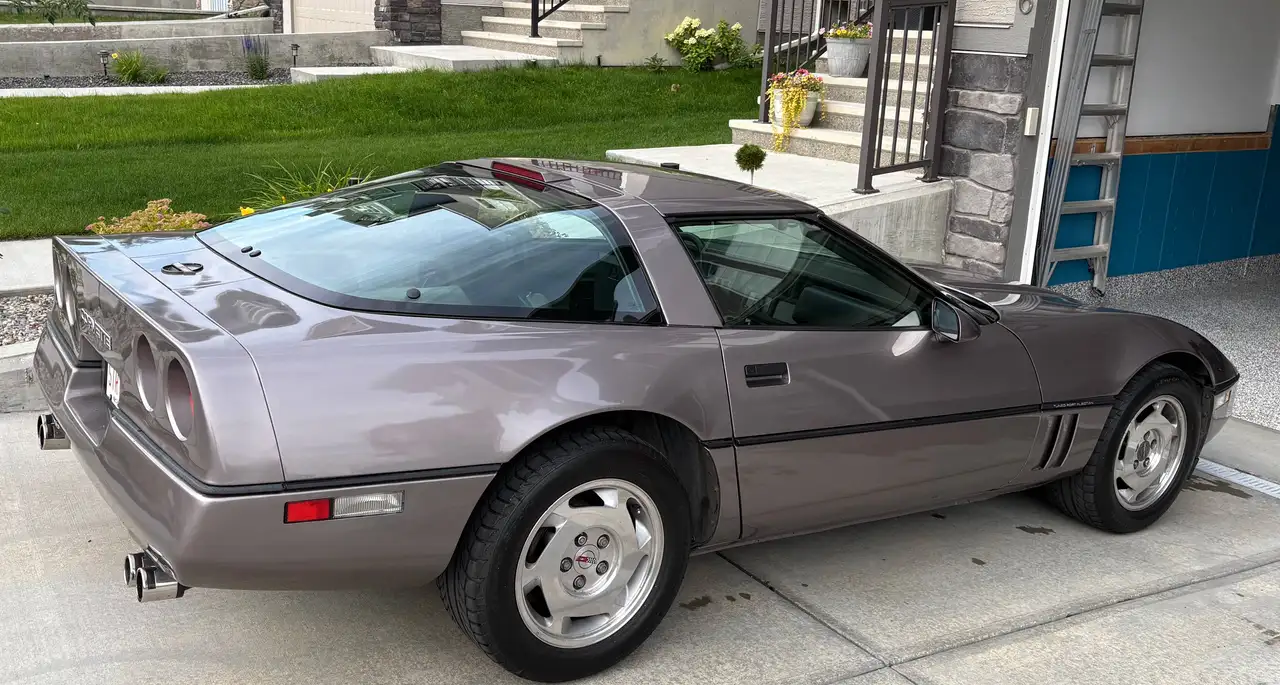 Chevrolet Corvette снимка Chevrolet Corvette