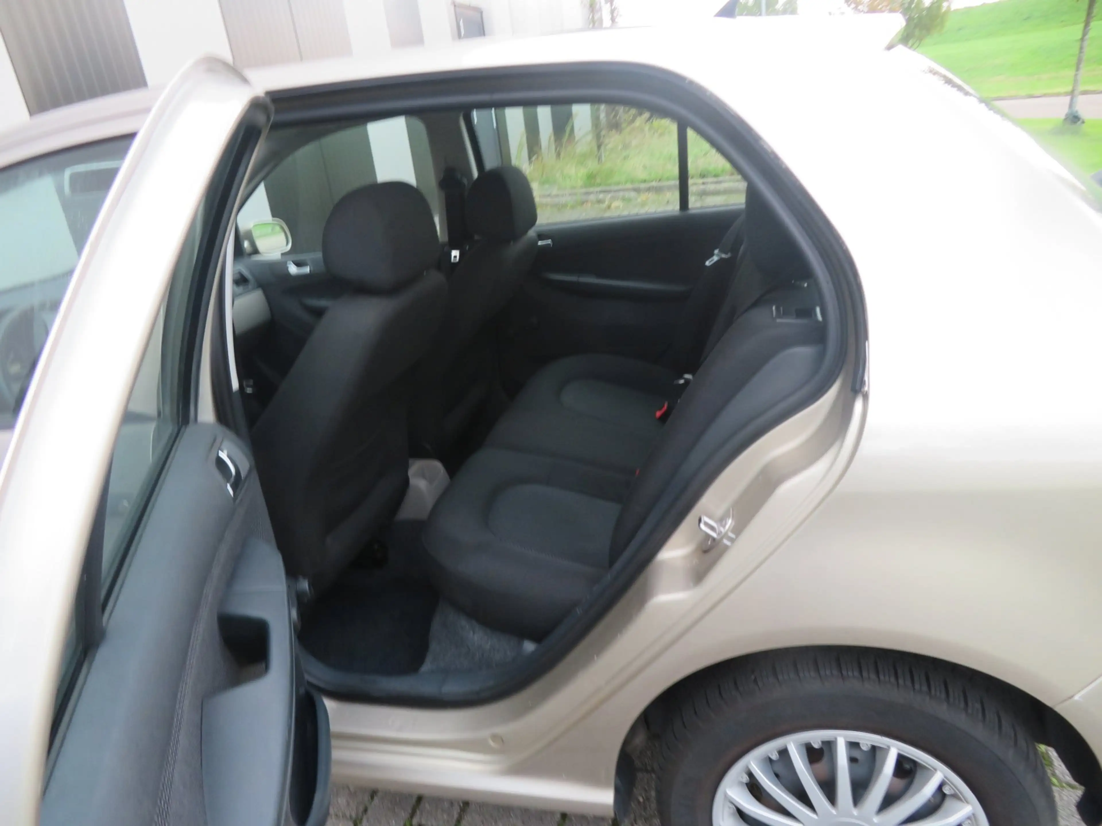Skoda Fabia 1.4-16V Elegance — photo 15