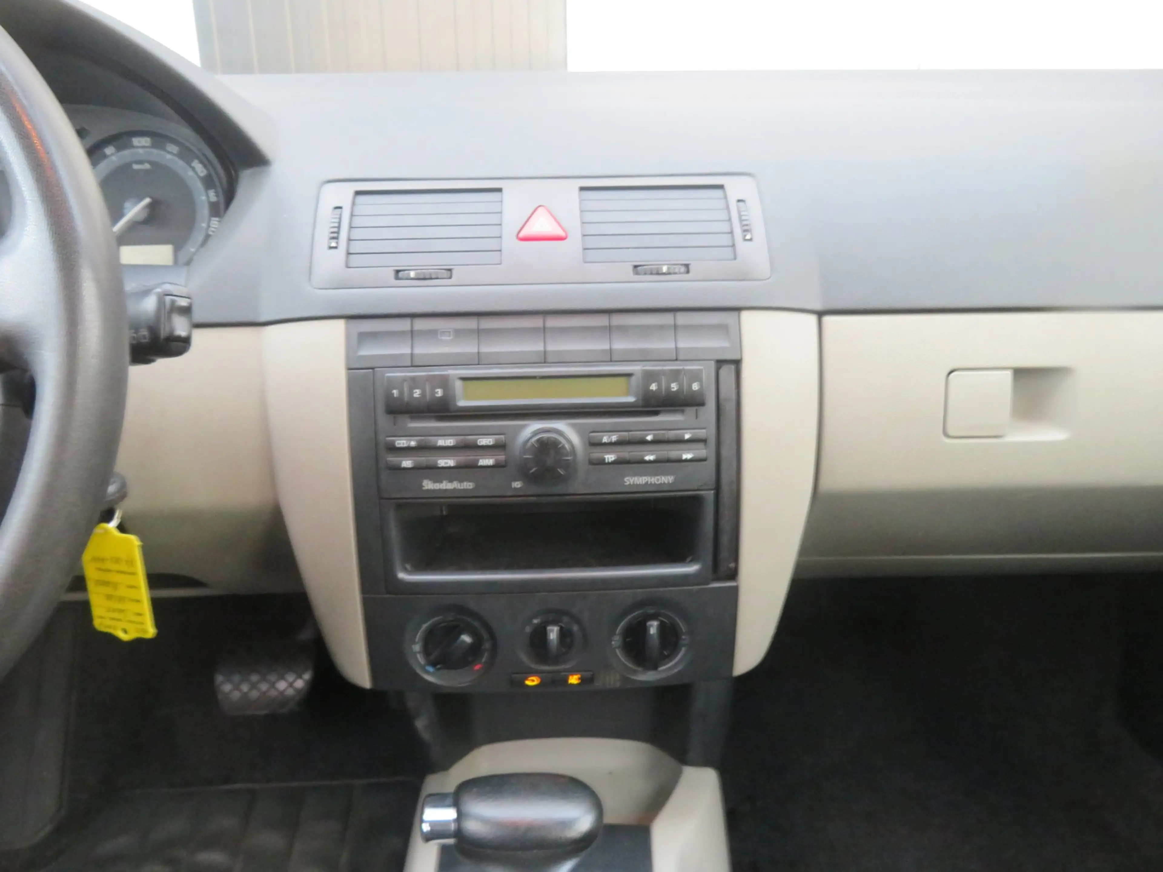 Skoda Fabia 1.4-16V Elegance — photo 9