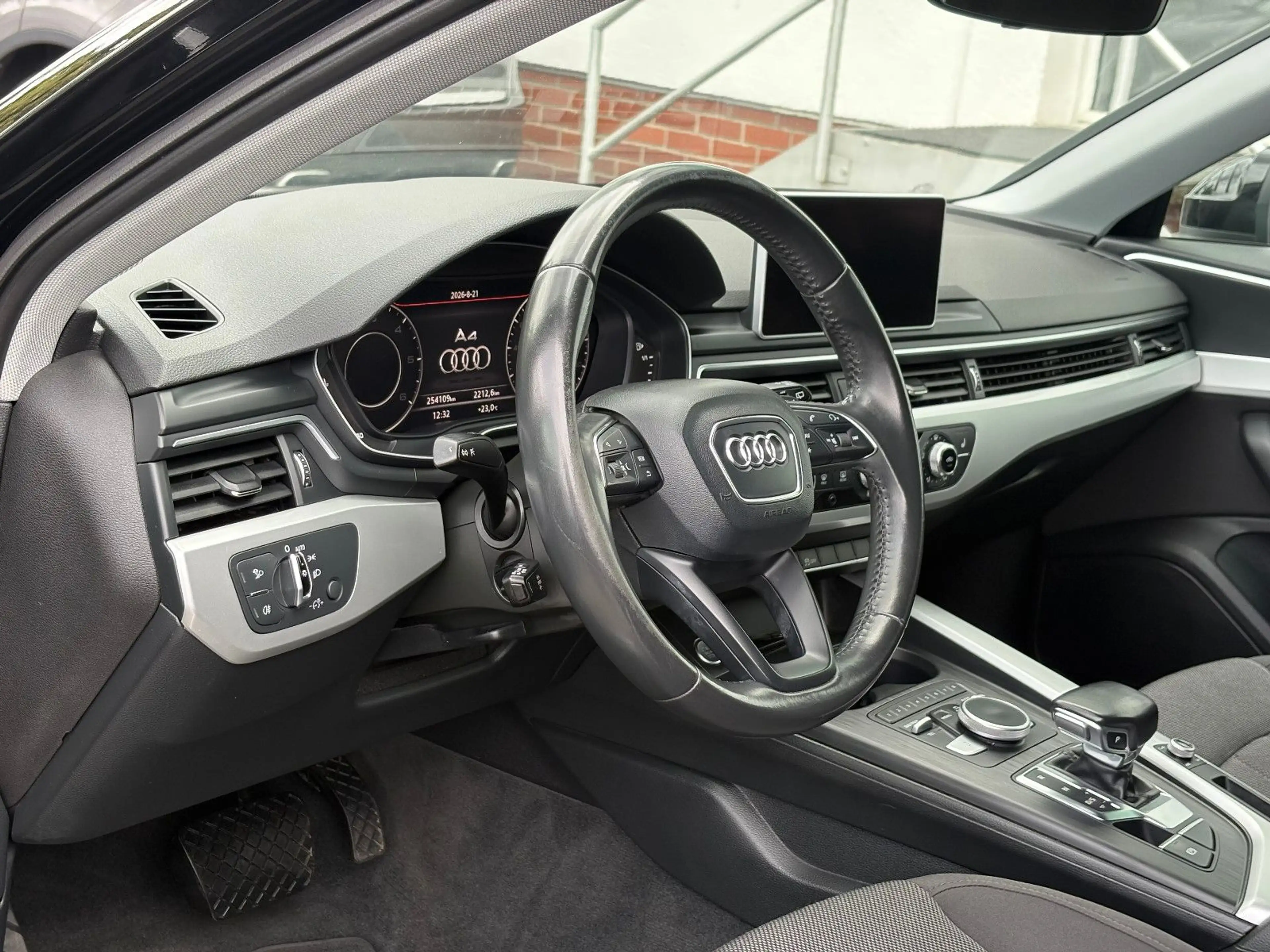 Audi A4 Avant 2.0 TDI S-Tronic Ultra NAVI LED SHZ ALU — photo 11