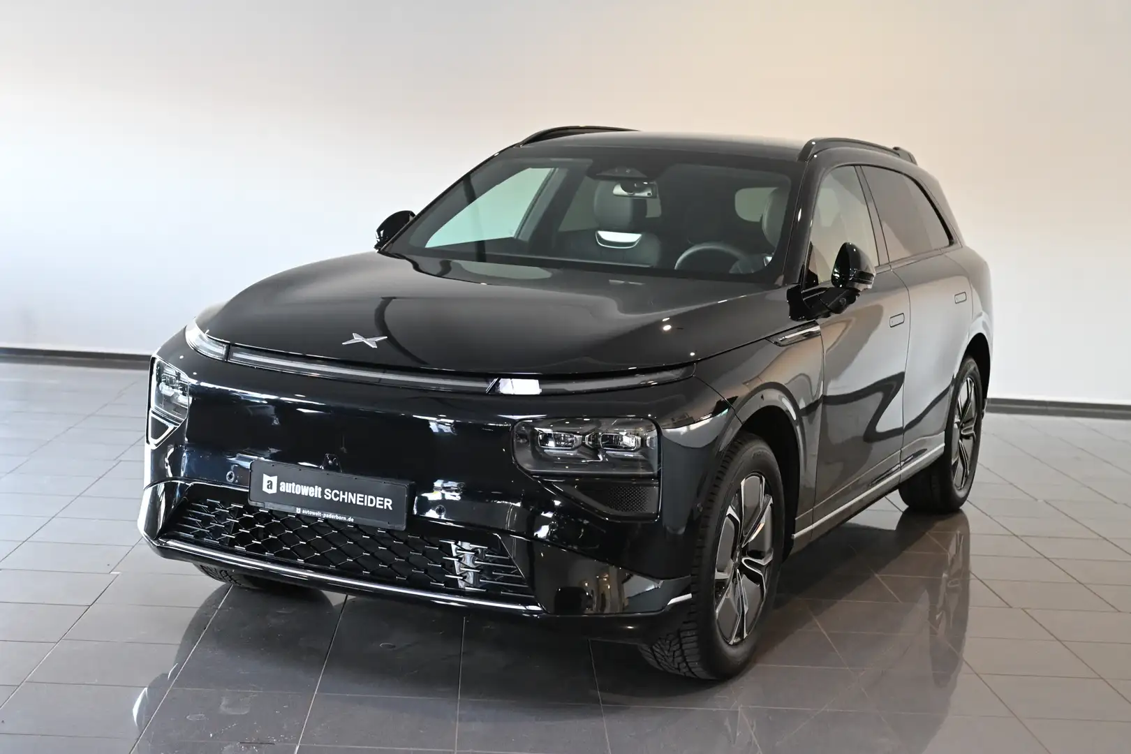 Xpeng G9 RWD Standard Range Panorama Schwarz - 1