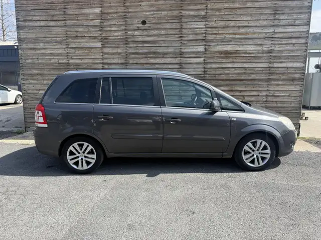 Opel Zafira view 8