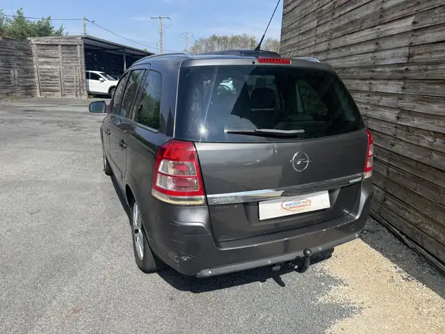 Opel Zafira view 3