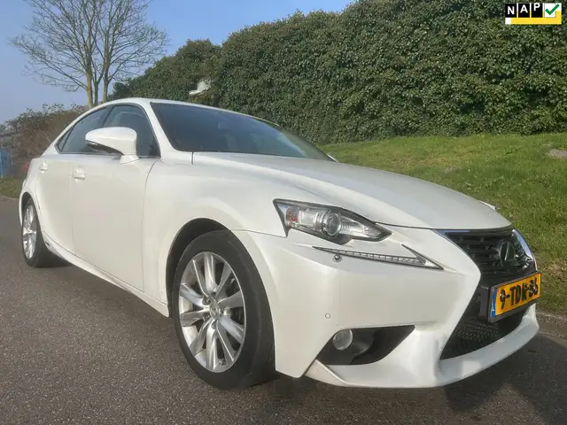 Lexus IS 300 300h Business Line Pro - Navi - Camera - Parelmoer