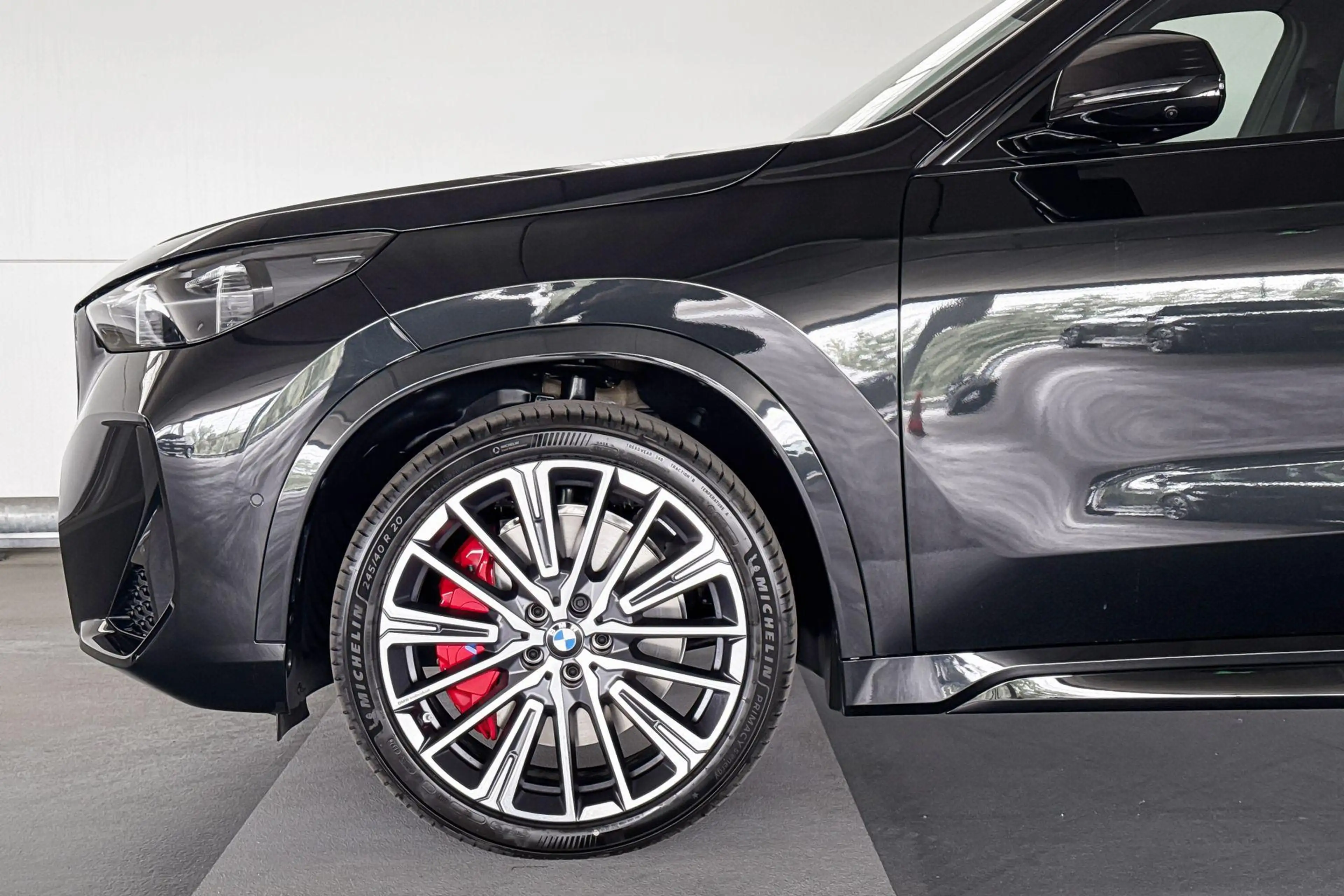 BMW iX1 eDrive20 67 kWh M Sport Edition — photo 4