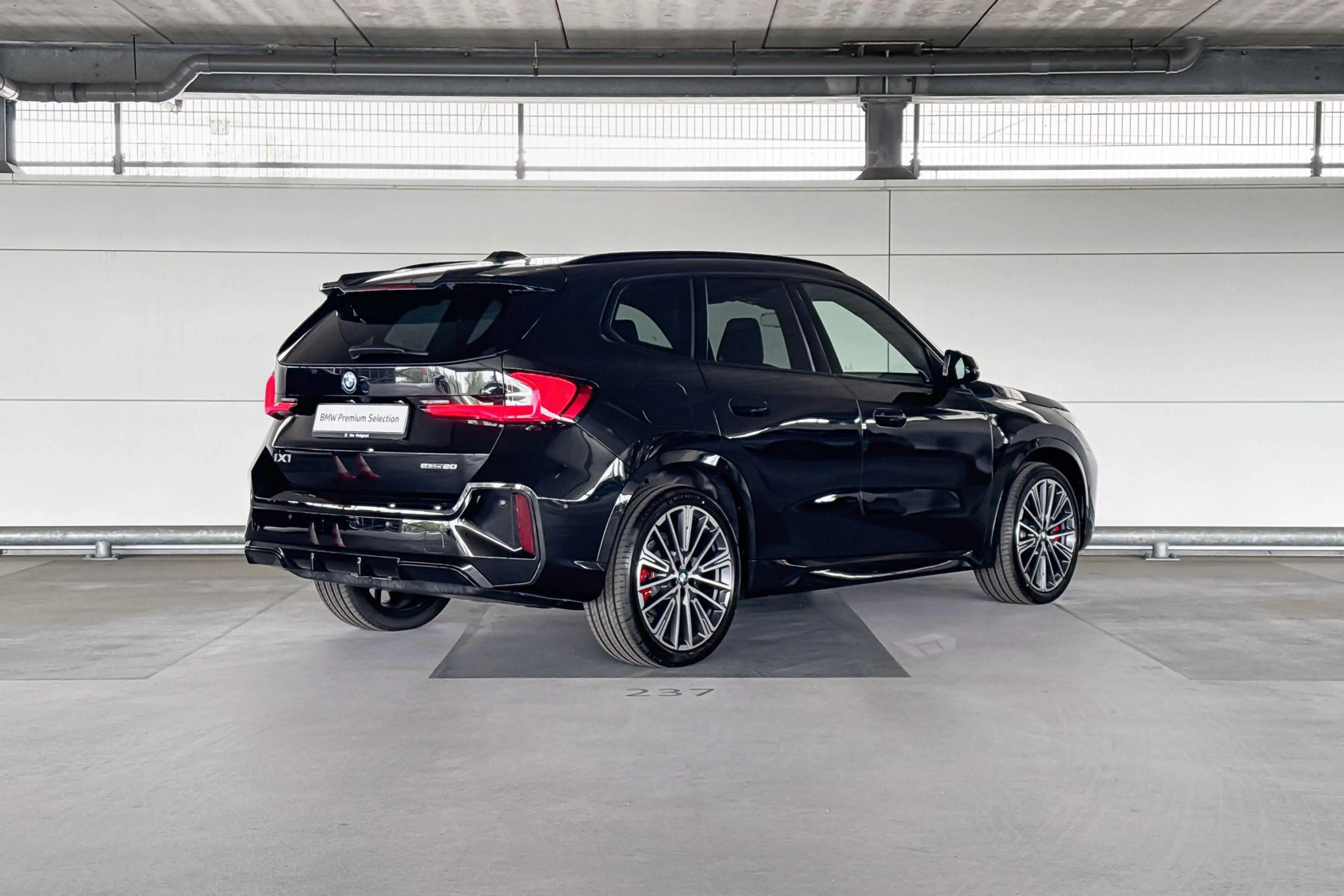 BMW iX1 eDrive20 67 kWh M Sport Edition — photo 6
