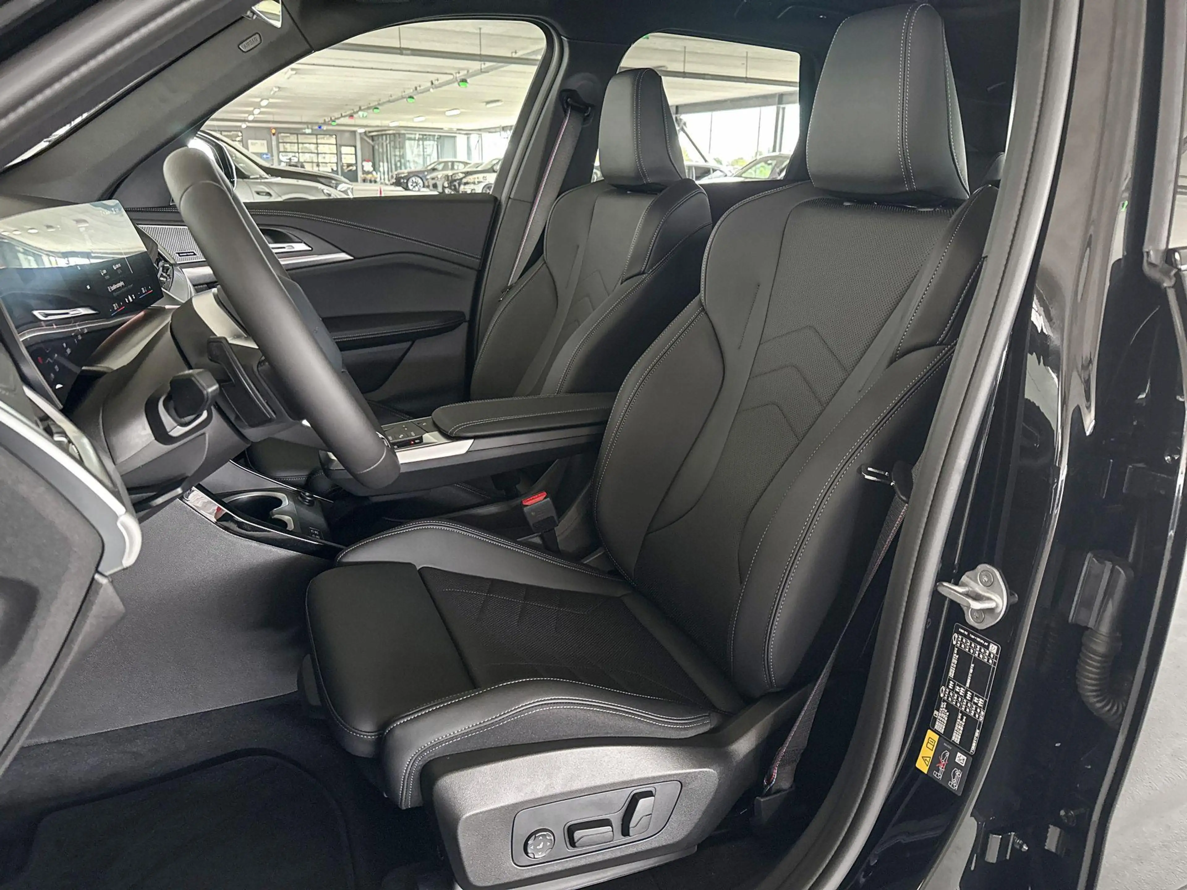 BMW iX1 eDrive20 67 kWh M Sport Edition — photo 9