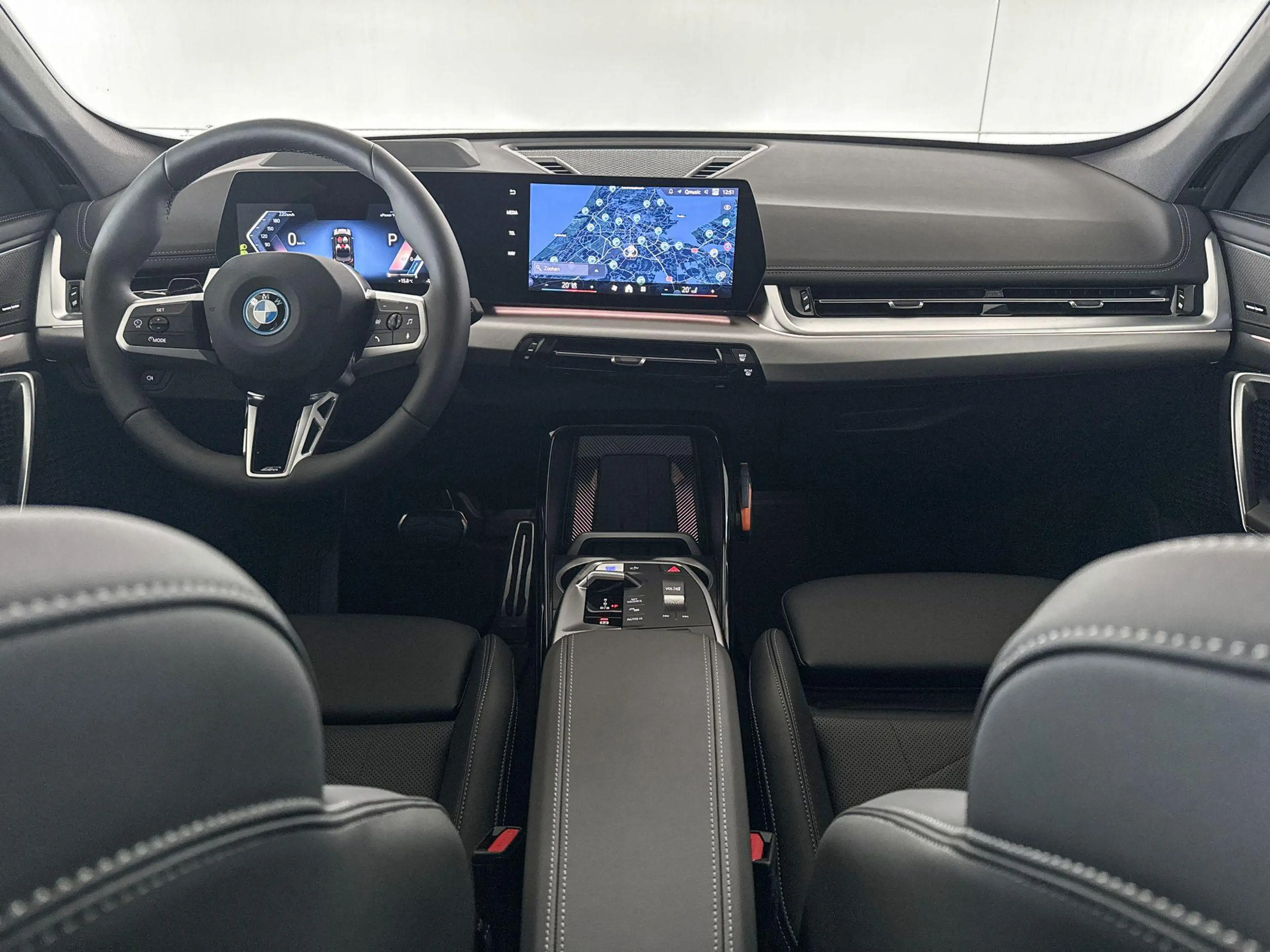 BMW iX1 eDrive20 67 kWh M Sport Edition — photo 11