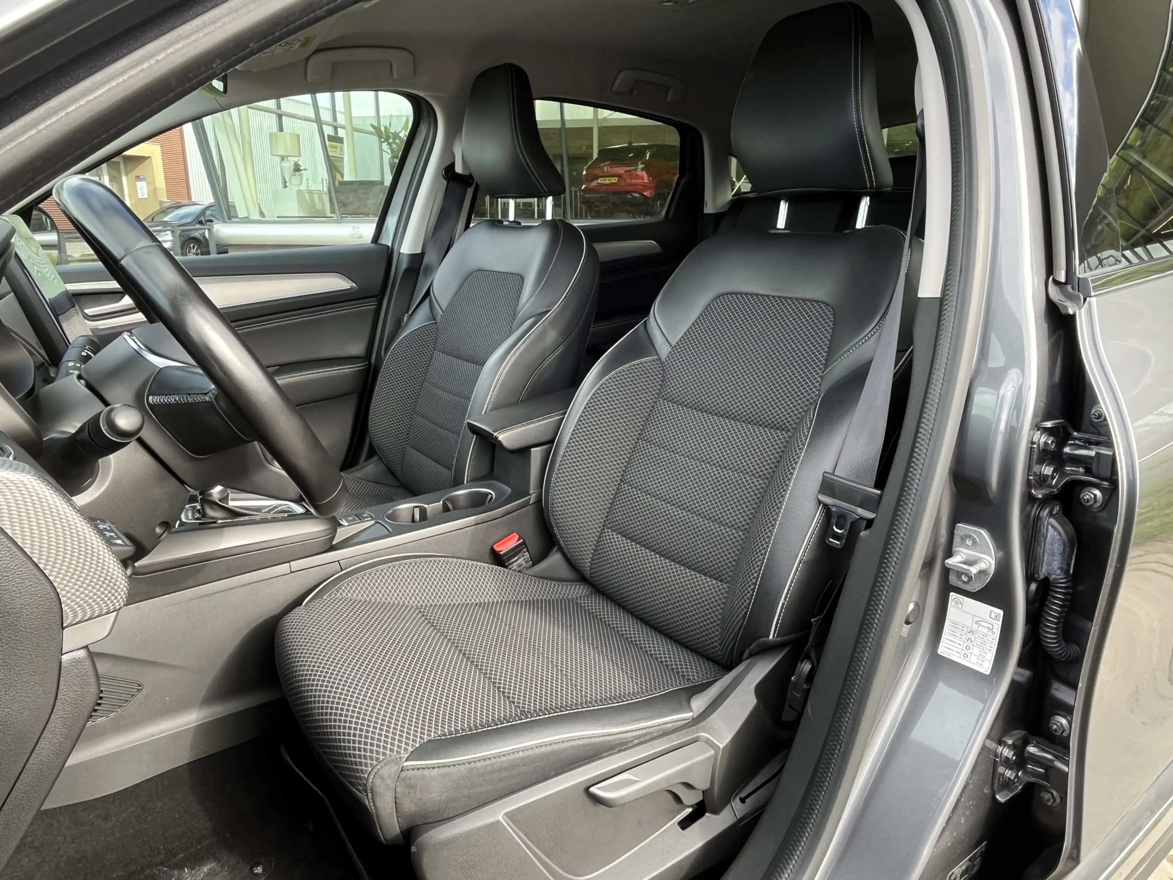 Renault Arkana 1.6 E-Tech Hybrid 145PK Intens / Camera / Dode Hoe — photo 13