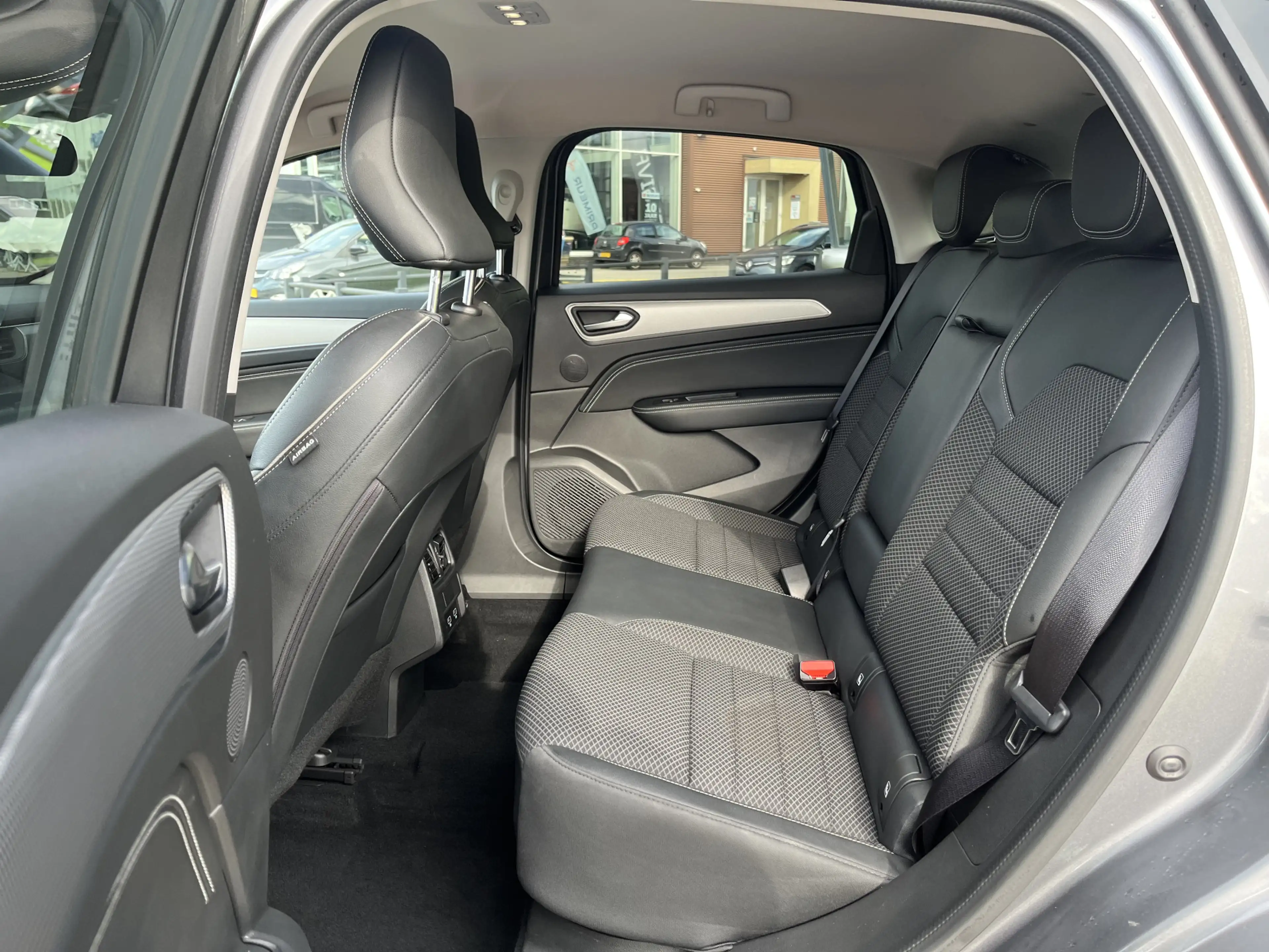 Renault Arkana 1.6 E-Tech Hybrid 145PK Intens / Camera / Dode Hoe — photo 14