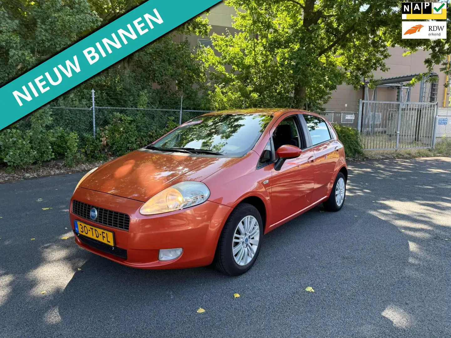 Fiat Grande Punto 1.4 Edizione Prima LEUKE AUTO RIJDT EN SCHAKELT GO Oranje - 1